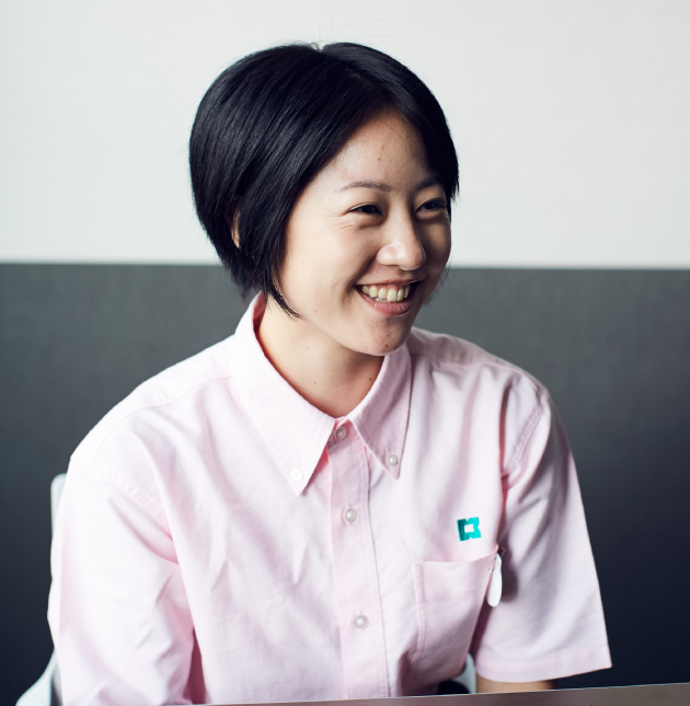 本社 経理課 大塚 瞳