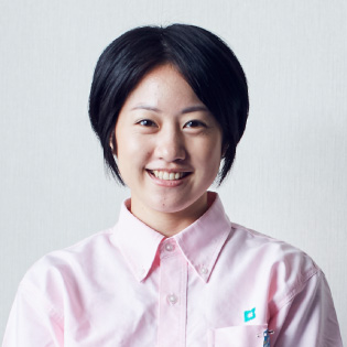 本社 経理課 大塚 瞳